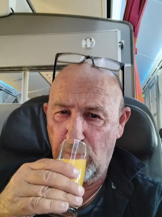 drinks service in business class is instant