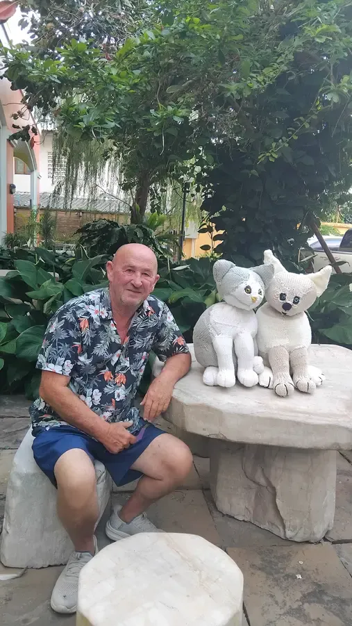 The Caza Cats ezgif 3b6d438e81e99147