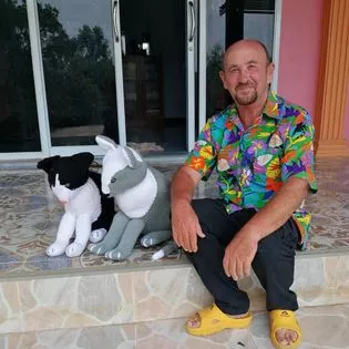 The Beauty of the Botched: My Newest Ugly Cat my knitted cats