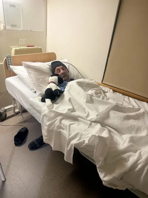 "Knitted puppy support pet given to father during hospital stay"